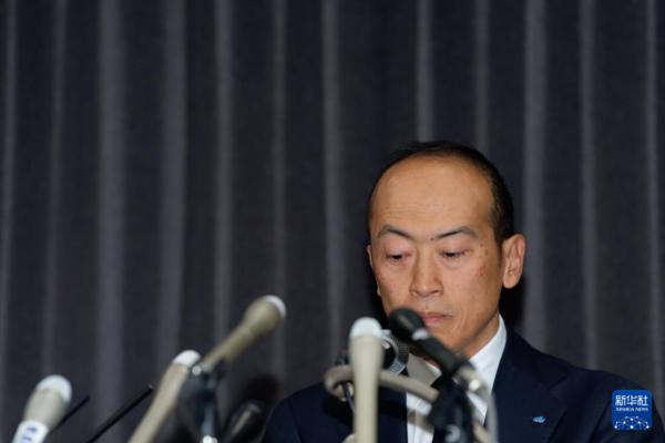 3月29日，在日本大阪，小林制药公司社长小林章浩出席新闻发布会。新华社记者 张笑宇 摄